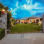 Cozy Modern 3 Bedroom Pool Villa L70