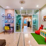 Luxury City-Loft, Just 9 Minutes Walk To The Beach
