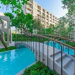 La Casita Hua Hin Pool And Garden View