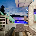 เรนโบว์ ปาร์ตี้ หัวหิน พูลวิลล่า Rainbow Party Hua-Hin Poolvilla