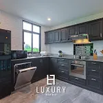 Modern Pool Villa, 4 Bedroom Close To Beach - Hv