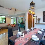 Modern Pool Villa, 4 Bedroom Close To Beach - Hv