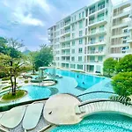Summer Huahin Condo Classic Room Pool View