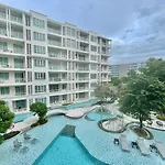 Summer Huahin Condo 2 Bedrooms Pool View Classic Room