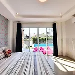 บ้านคริสติน่า พูลวิลล่า หัวหิน 3 ห้องนอน รองรับผู้เข้าพัก 8-15 คน