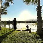 Dasiri Lakefront Villa Premium