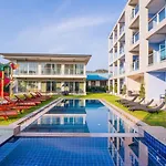Baan Lao 3 Bedroom Town House Near The Sea