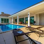 Modern Large 2 Bedroom Pool Villa Pv2