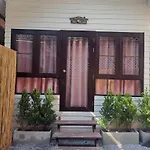 Karoon Hut