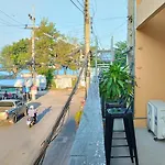 Captain Joe Cafe & Hostel
