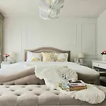 Baan Sansaran Excellent Apartment On The Beach With A Large Territory And Swimming Pools.