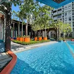 Poolaccess-Rose Lahabana