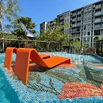 Poolaccess-Rose Lahabana