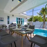 Private Modern 3 Bedroom Pool Villa! Av1
