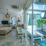 Green Gallery Beach Boutique Hotel