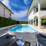Modern 4 Bedroom Pool Villa In Good Location Vy