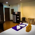 Sky Villa Hua Hin Guesthouse - Adults-Only