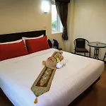 Sky Villa Hua Hin Guesthouse - Adults-Only