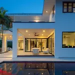 Stunning Villa With Pool And Tropical Garden