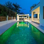 Stunning Villa With Pool And Tropical Garden