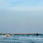 Sea&Mountain View,5 Mins Walk To Famous Beach With King Size Bed