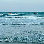 Sea&Mountain View,5 Mins Walk To Famous Beach With King Size Bed
