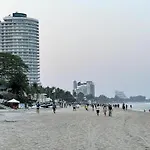 Oceanfront Hua Hin 2Br Family And Friends Getaway
