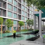 Downtown Hua Hin Condo With Pool