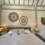 Villa S