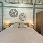 Villa S