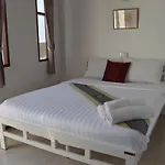 Tongmee Guest House