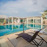 Wanna Resort And Yoshioka