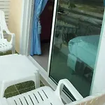 Bann Lom Le Guest House