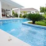 Villa Cattleya