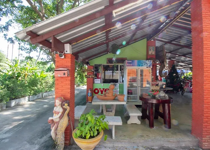 Oyo 75372 Flight Hut Hotel