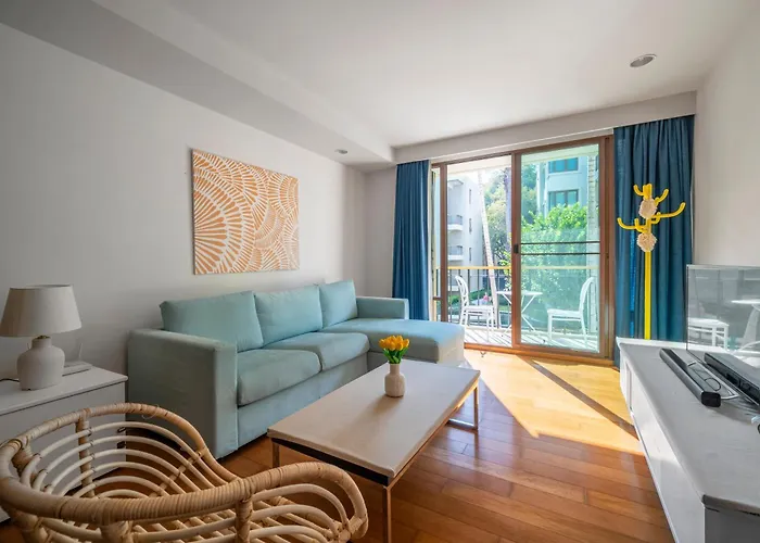Seaview & Beachfront 2Br