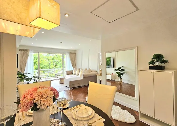 Baan Sansaran Excellent Apartment On The Beach With A Large Territory And Swimming Pools.