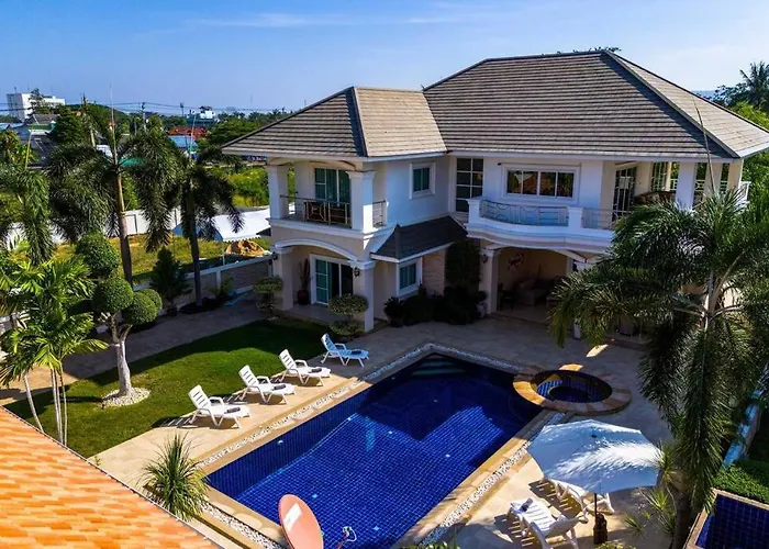 Luxurious 5-Bedroom Private Pool Villa! Pv5