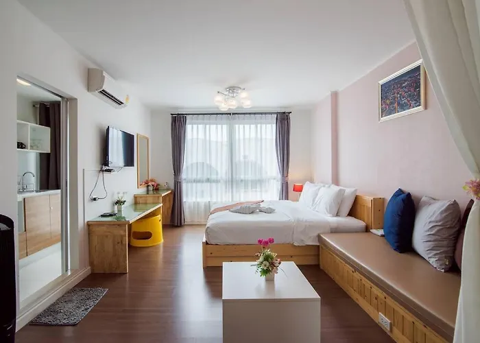 449 8 Floor Family Room Imm Aim Condo By Pik
