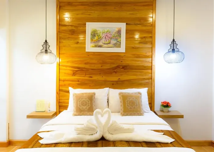 Naruchon Hotel