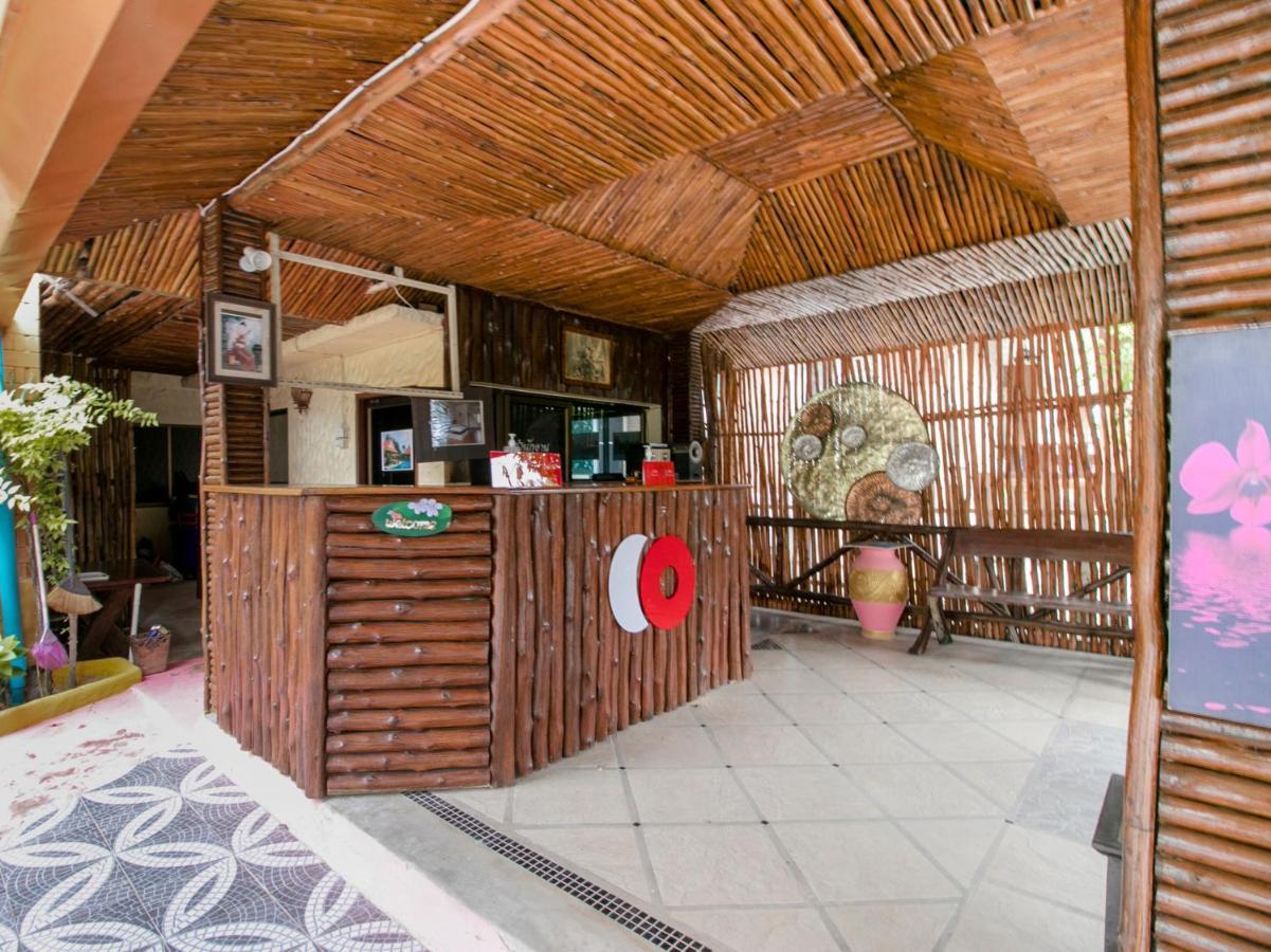 Capital O961 Baan Dow Chompoo Hotel