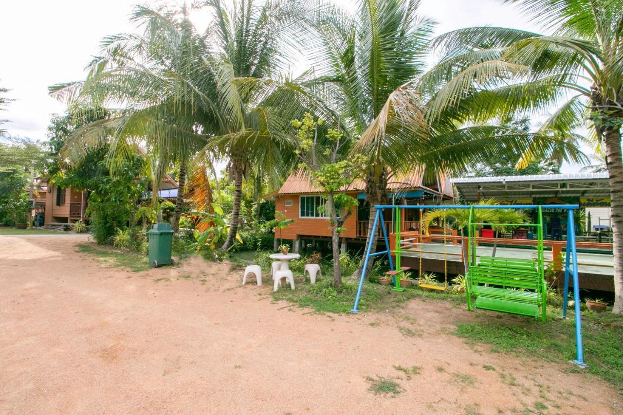 Oyo 1062 Baanrai Kongjaroen Hotel 3*