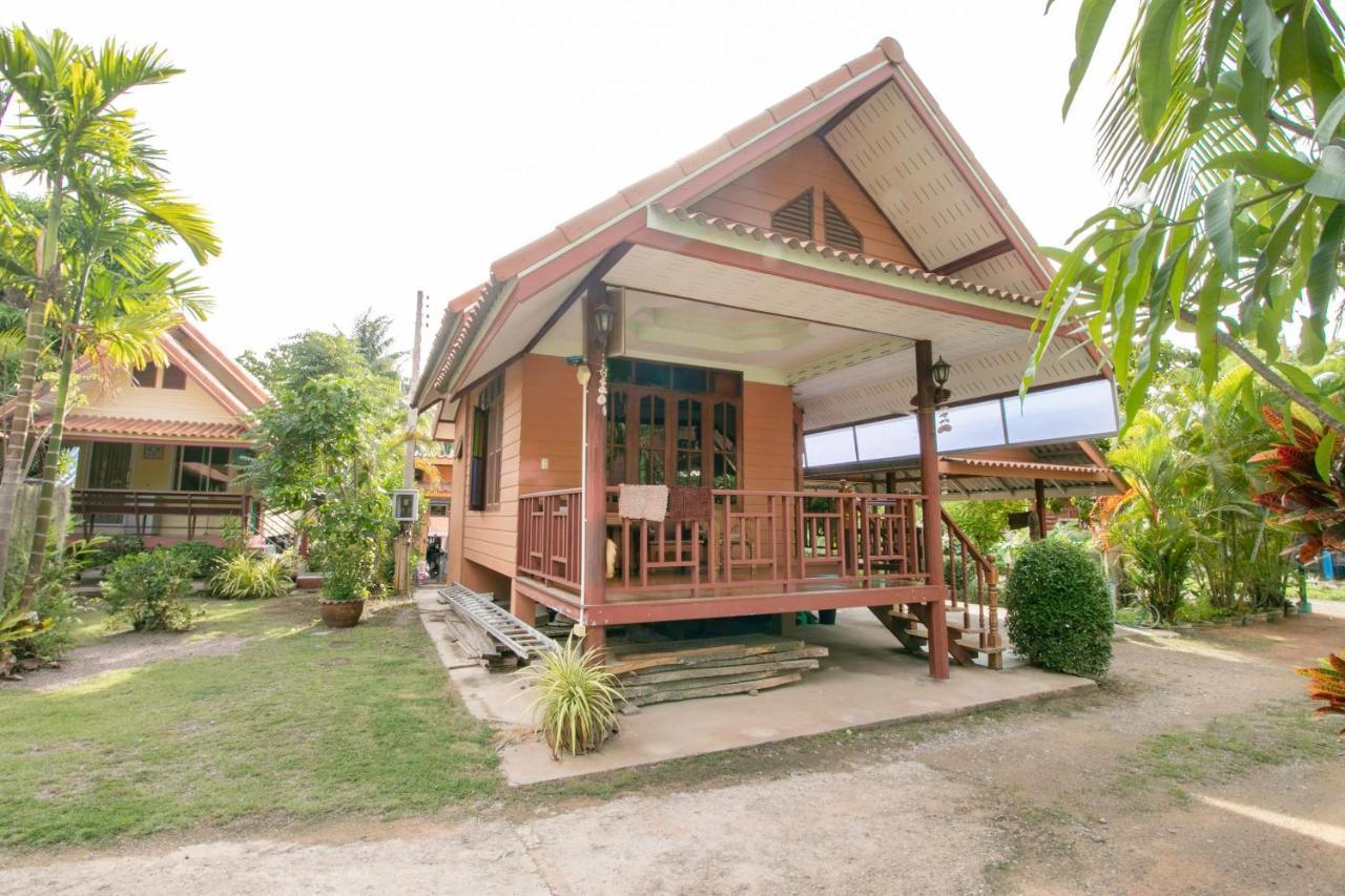 Oyo 1062 Baanrai Kongjaroen Hotel