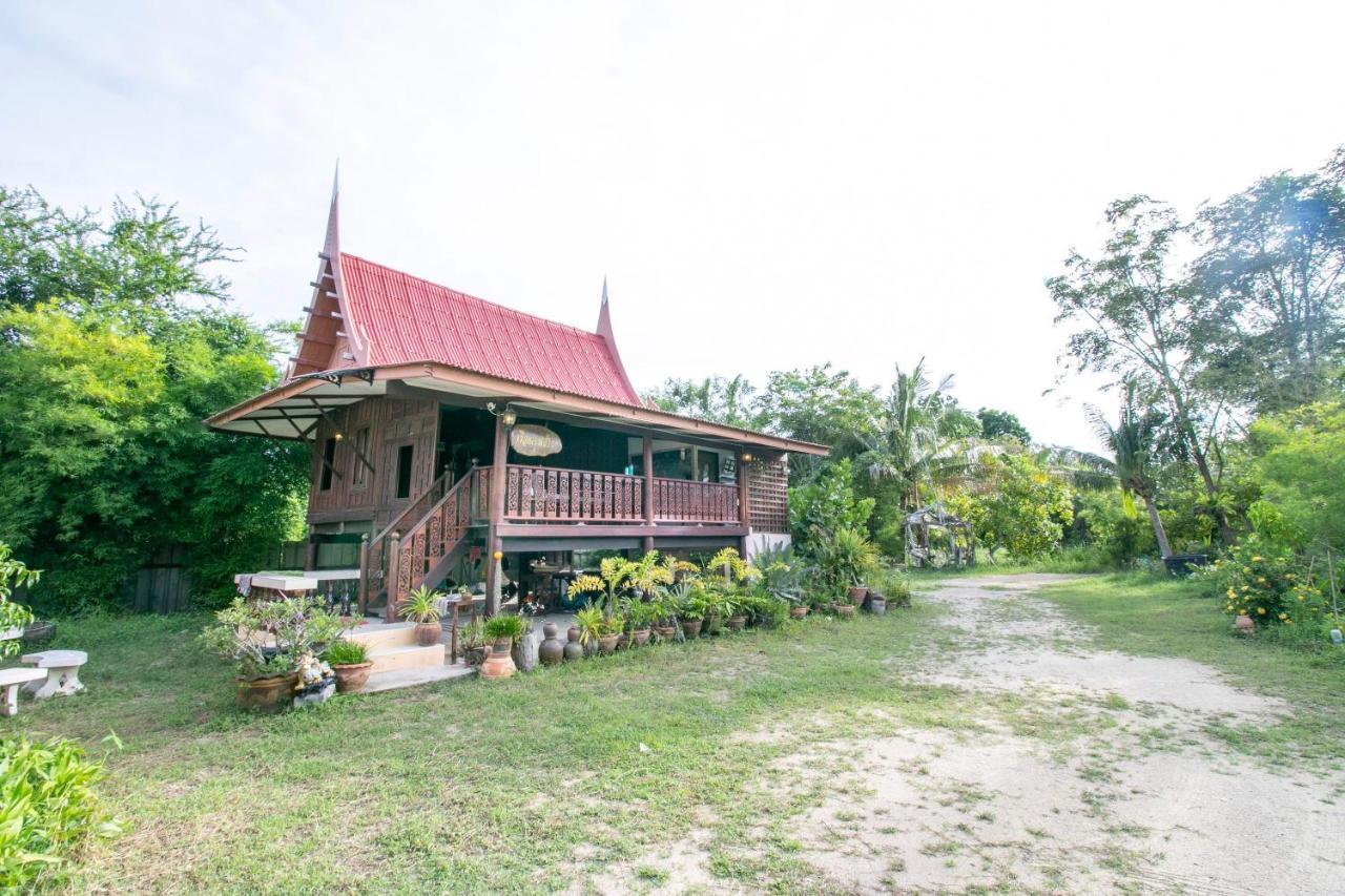 Hotel Oyo 1062 Baanrai Kongjaroen 3*