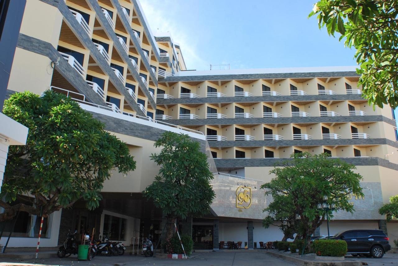 City Beach Resort
