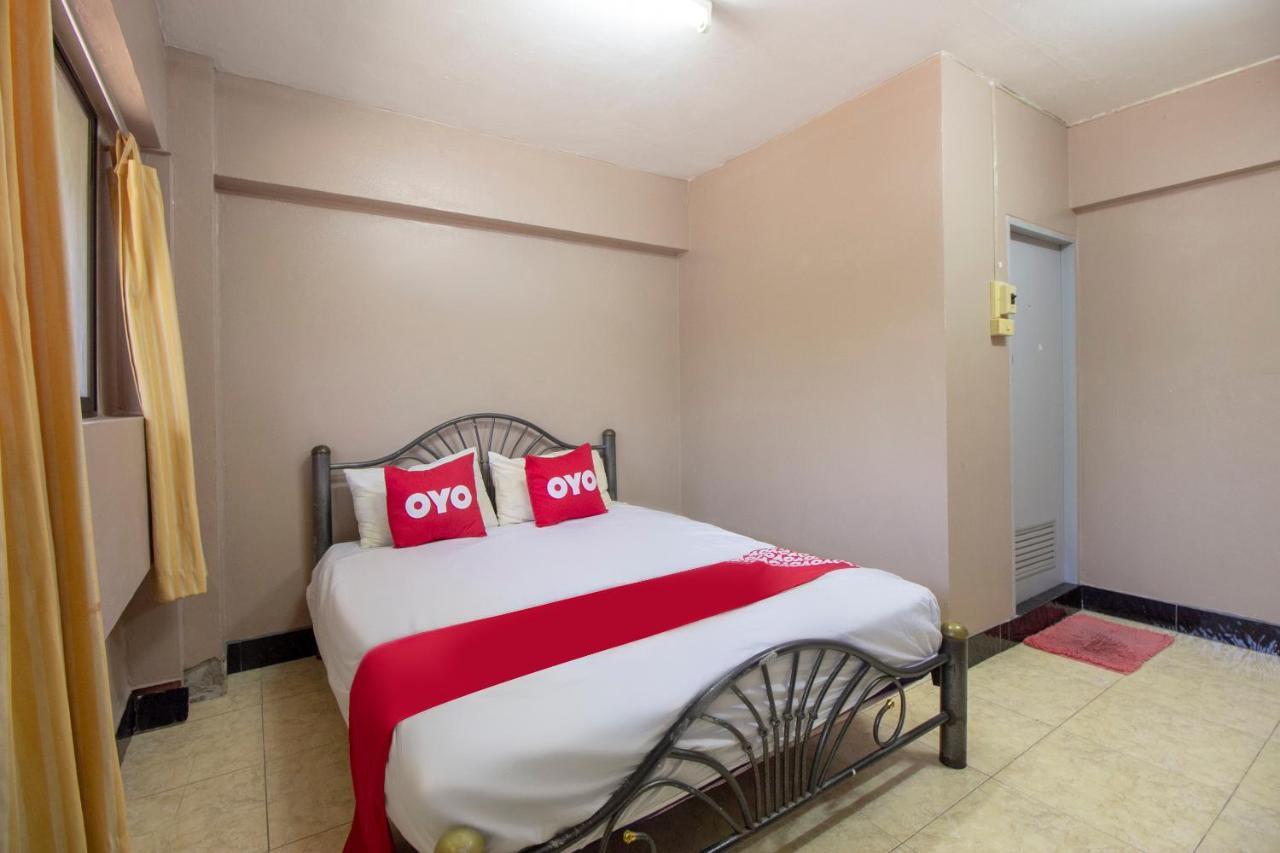 Oyo 75372 Flight Hut Hotel Hua Hin