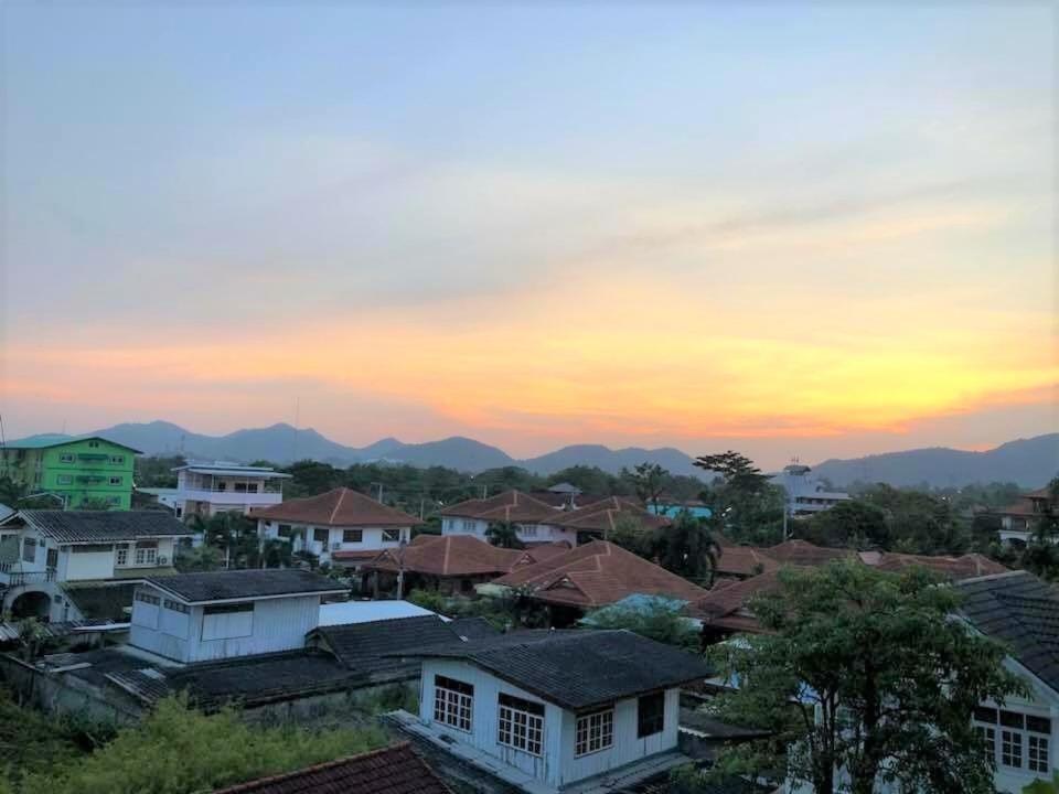 H12, The Stylish Hua Hin
