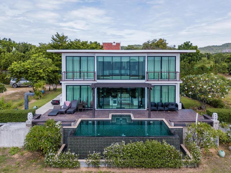 Villa Beachfront Modern 4 Bedroom Pool - Rv *