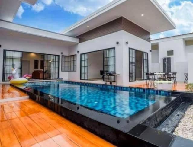 Holiday home J Pool