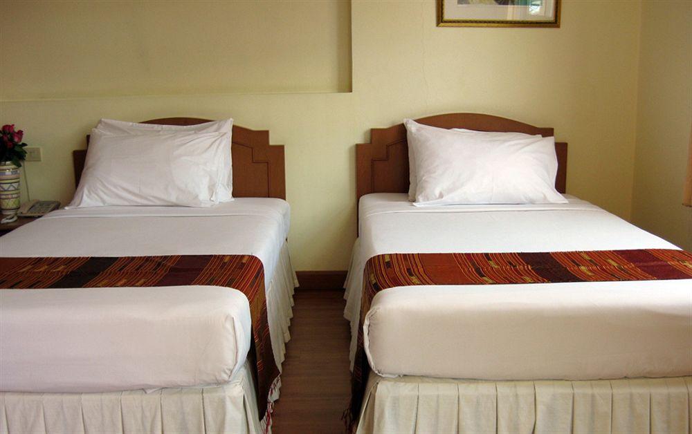 Hotel Chomsin ชมสินธุ์ HHQ